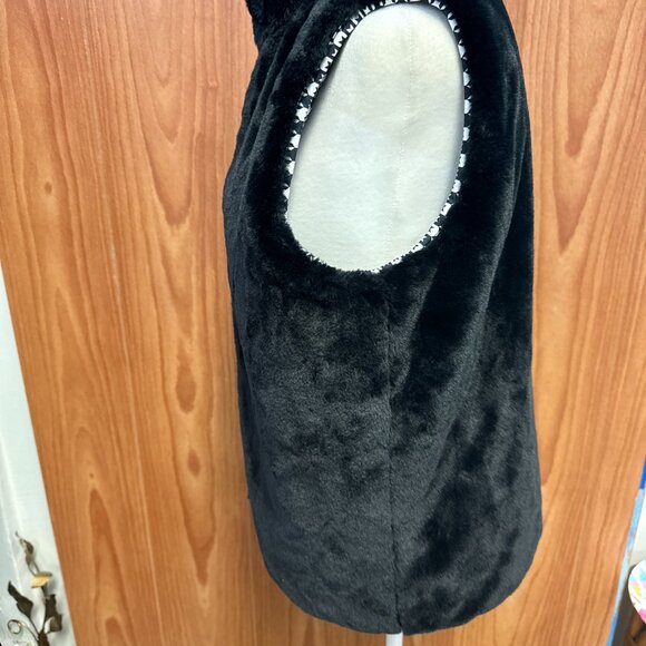 Reversible Black & White Houndstooth Faux Fur Mock Neck Zip Front - Picture 6 of 11